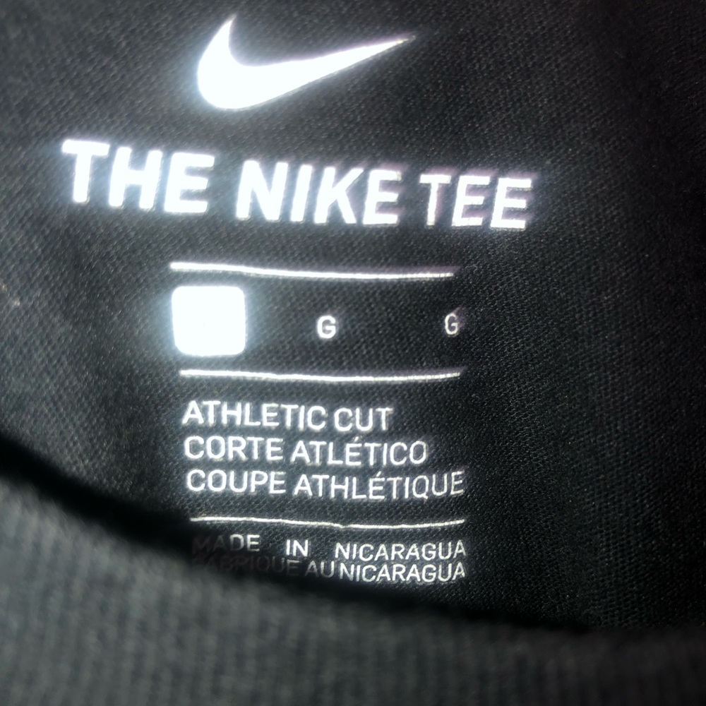 Nike black and camo tshirt - Picture 6 of 11